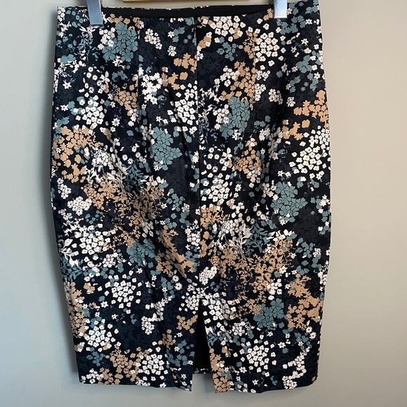 RW & Co. NWT Women's 1/4 Zip Black Floral Print Midi Skirt Size 8 - Picture 3 of 11
